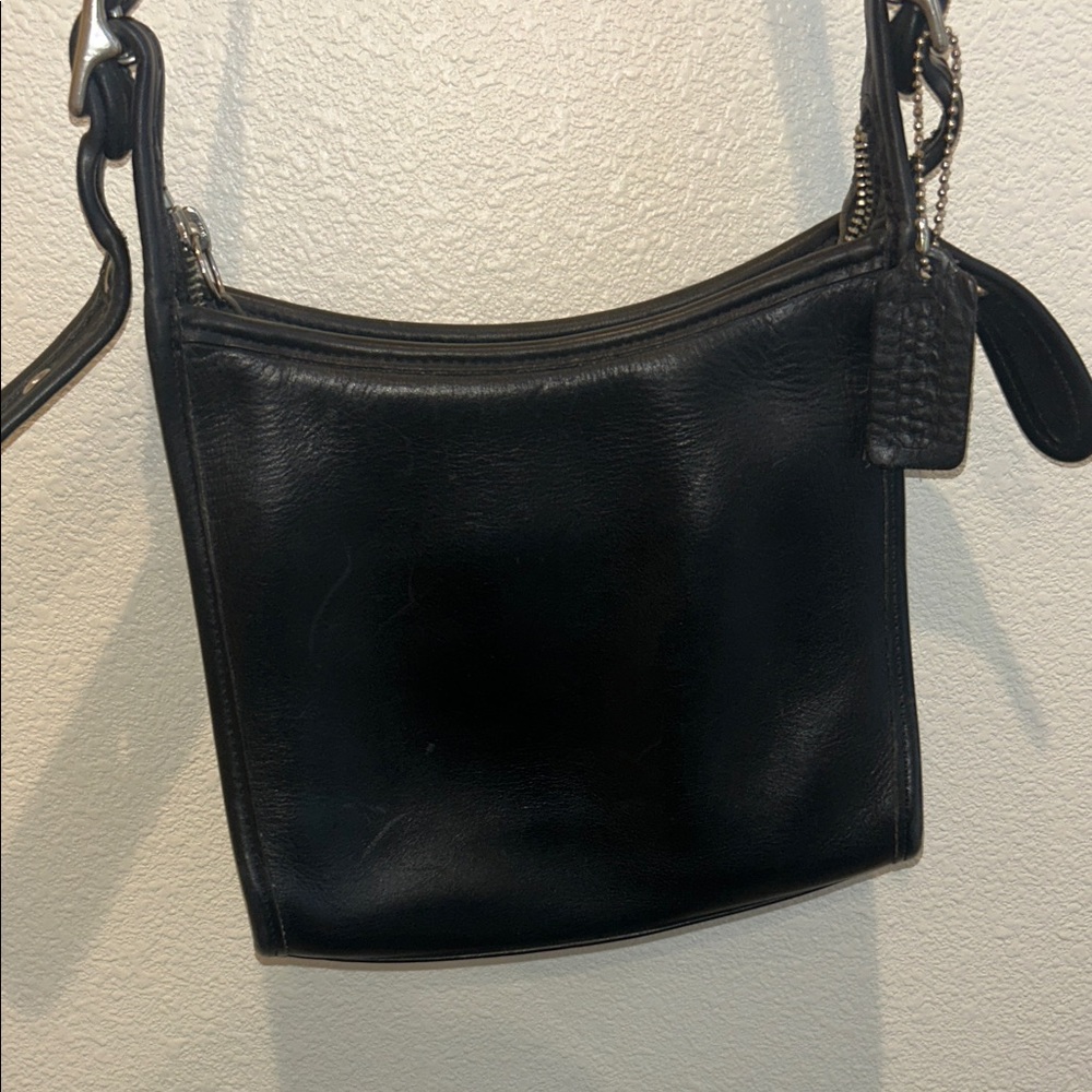 Coach Elegant Black Leather Crossbody Bag - Picture 4 of 9